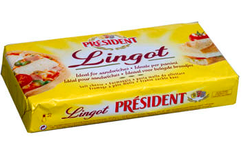 Неразрезанный брусок сыра President Lingot