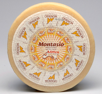 Круг сыра Montasio