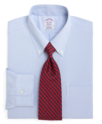 Голубая рубашка с галстуком красных тонов (Brooks Brothers)