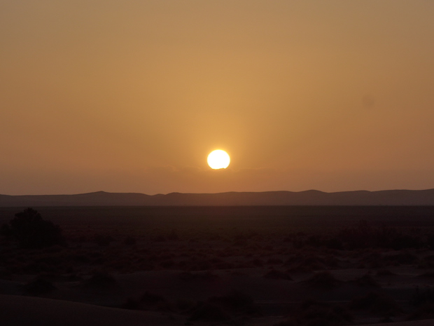 восход в пустыне